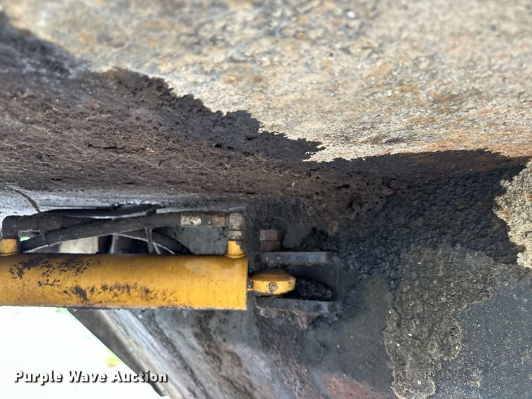 image for item MQ9409 1987 Galion Dresser SP3000  pneumatic roller