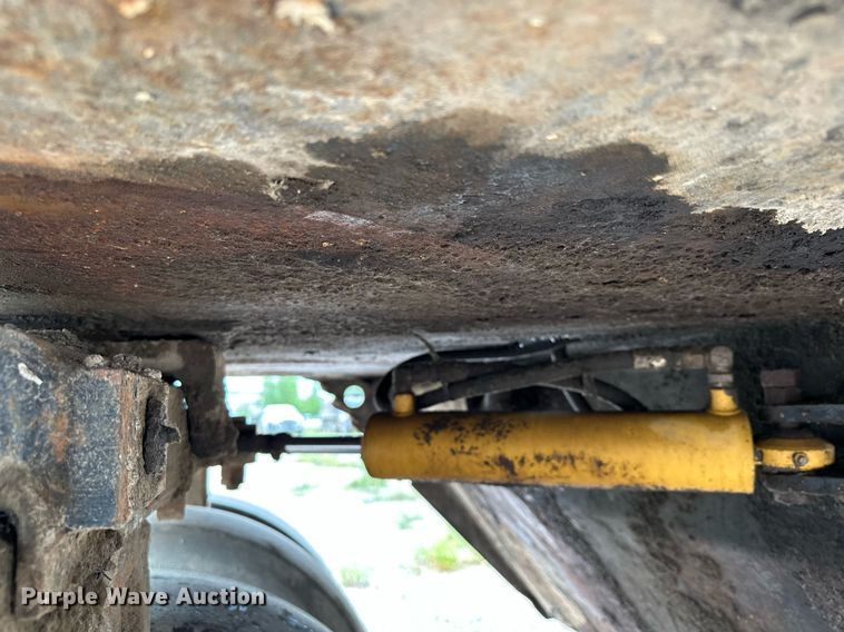 image for item MQ9409 1987 Galion Dresser SP3000  pneumatic roller