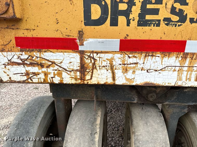 image for item MQ9409 1987 Galion Dresser SP3000  pneumatic roller