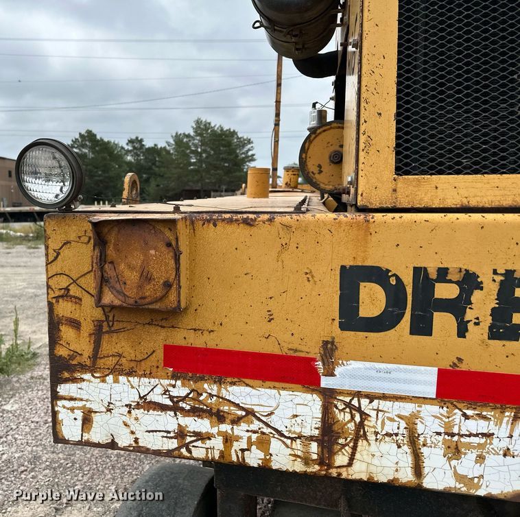 image for item MQ9409 1987 Galion Dresser SP3000  pneumatic roller