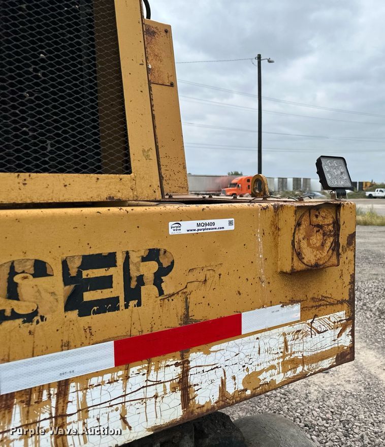 image for item MQ9409 1987 Galion Dresser SP3000  pneumatic roller