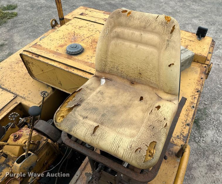 image for item MQ9409 1987 Galion Dresser SP3000  pneumatic roller