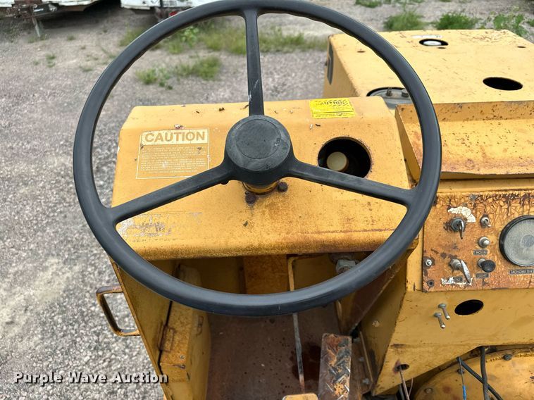 image for item MQ9409 1987 Galion Dresser SP3000  pneumatic roller