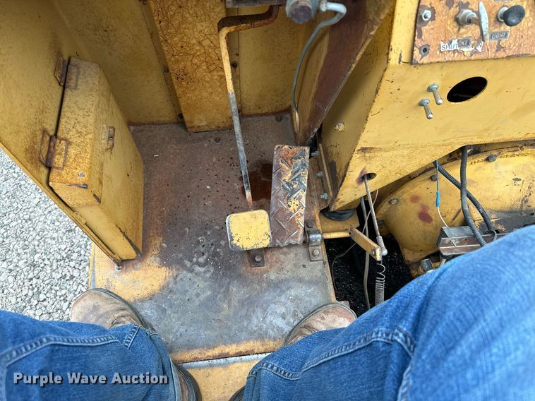 image for item MQ9409 1987 Galion Dresser SP3000  pneumatic roller