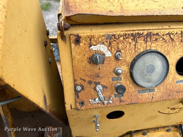 image for item MQ9409 1987 Galion Dresser SP3000  pneumatic roller