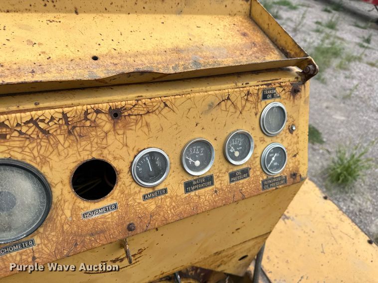 image for item MQ9409 1987 Galion Dresser SP3000  pneumatic roller