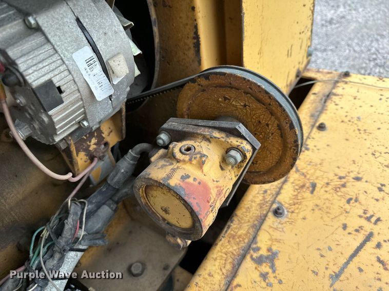 image for item MQ9409 1987 Galion Dresser SP3000  pneumatic roller