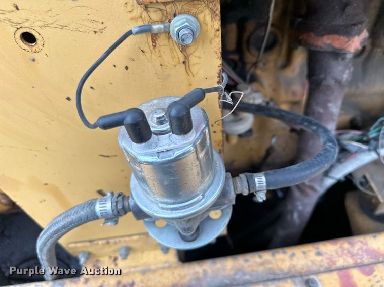 image for item MQ9409 1987 Galion Dresser SP3000  pneumatic roller