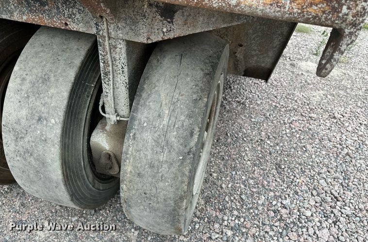 image for item MQ9409 1987 Galion Dresser SP3000  pneumatic roller