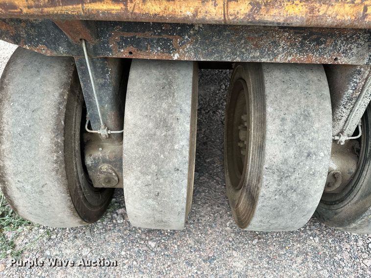 image for item MQ9409 1987 Galion Dresser SP3000  pneumatic roller