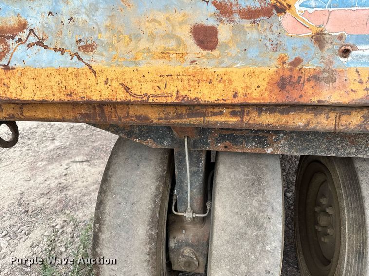 image for item MQ9409 1987 Galion Dresser SP3000  pneumatic roller