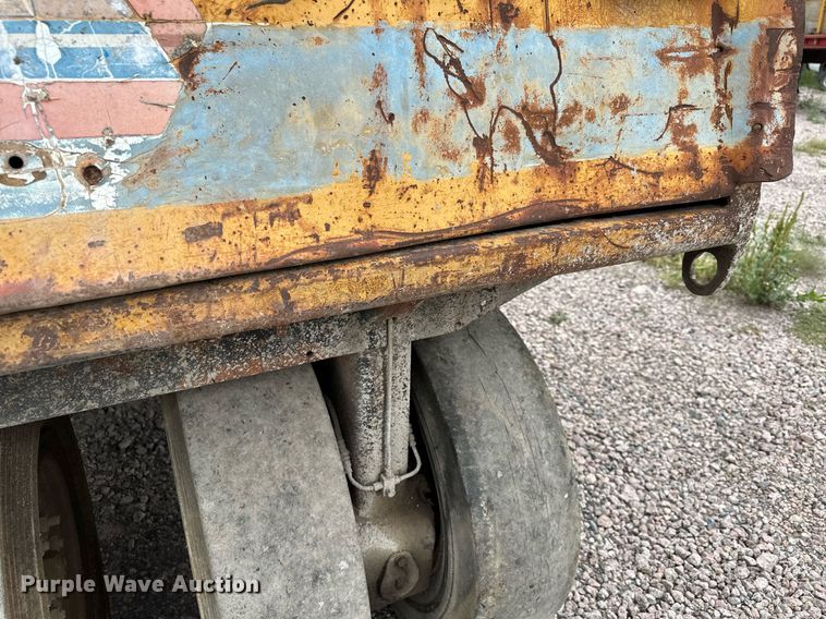 image for item MQ9409 1987 Galion Dresser SP3000  pneumatic roller