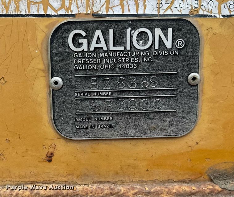 image for item MQ9409 1987 Galion Dresser SP3000  pneumatic roller