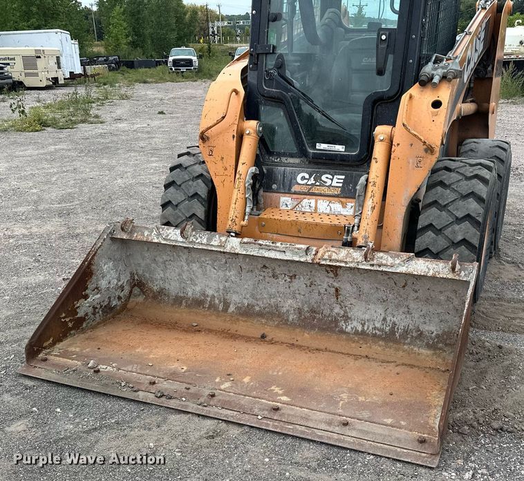 image for item MQ9418 2011 Case SR200  skid steer loader
