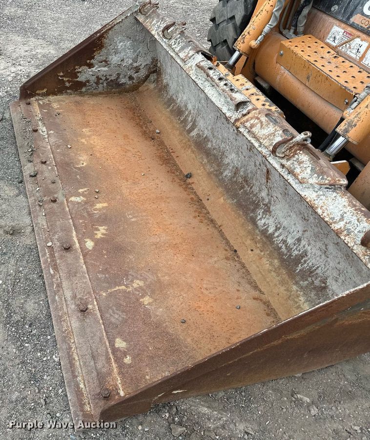 image for item MQ9418 2011 Case SR200  skid steer loader