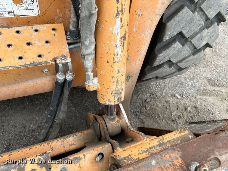 image for item MQ9418 2011 Case SR200  skid steer loader