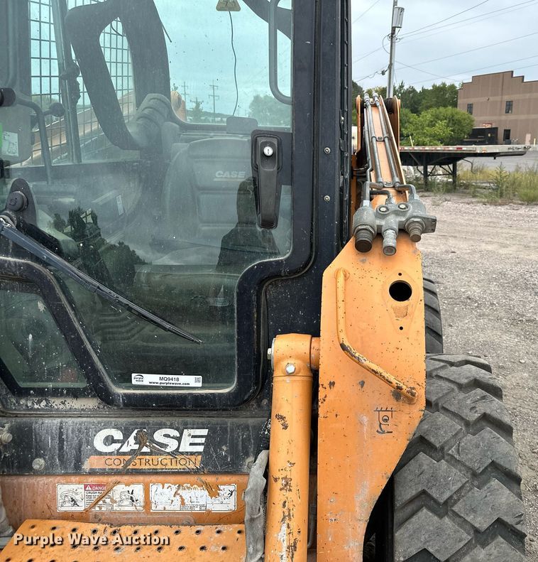 image for item MQ9418 2011 Case SR200  skid steer loader