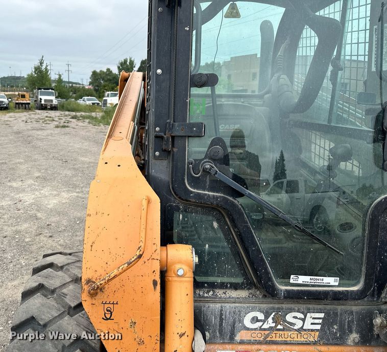 image for item MQ9418 2011 Case SR200  skid steer loader