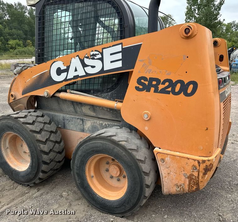 image for item MQ9418 2011 Case SR200  skid steer loader