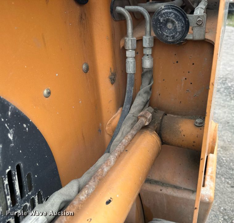 image for item MQ9418 2011 Case SR200  skid steer loader