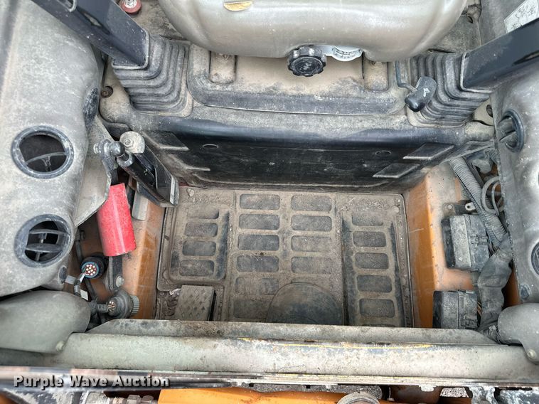 image for item MQ9418 2011 Case SR200  skid steer loader