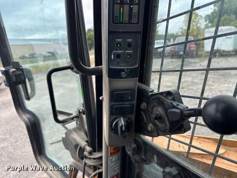 image for item MQ9418 2011 Case SR200  skid steer loader