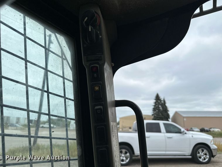 image for item MQ9418 2011 Case SR200  skid steer loader