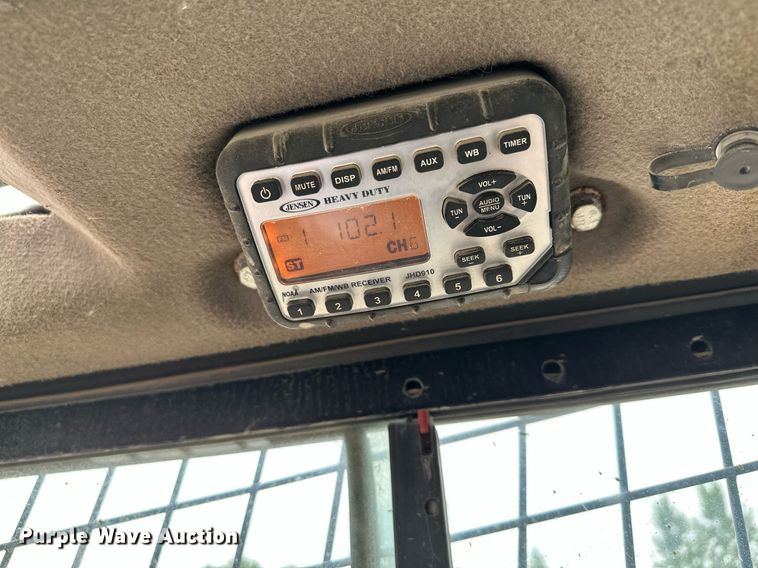 image for item MQ9418 2011 Case SR200  skid steer loader