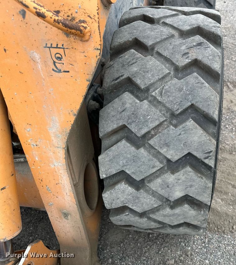 image for item MQ9418 2011 Case SR200  skid steer loader