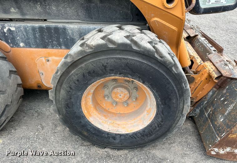 image for item MQ9418 2011 Case SR200  skid steer loader