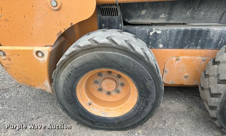 image for item MQ9418 2011 Case SR200  skid steer loader