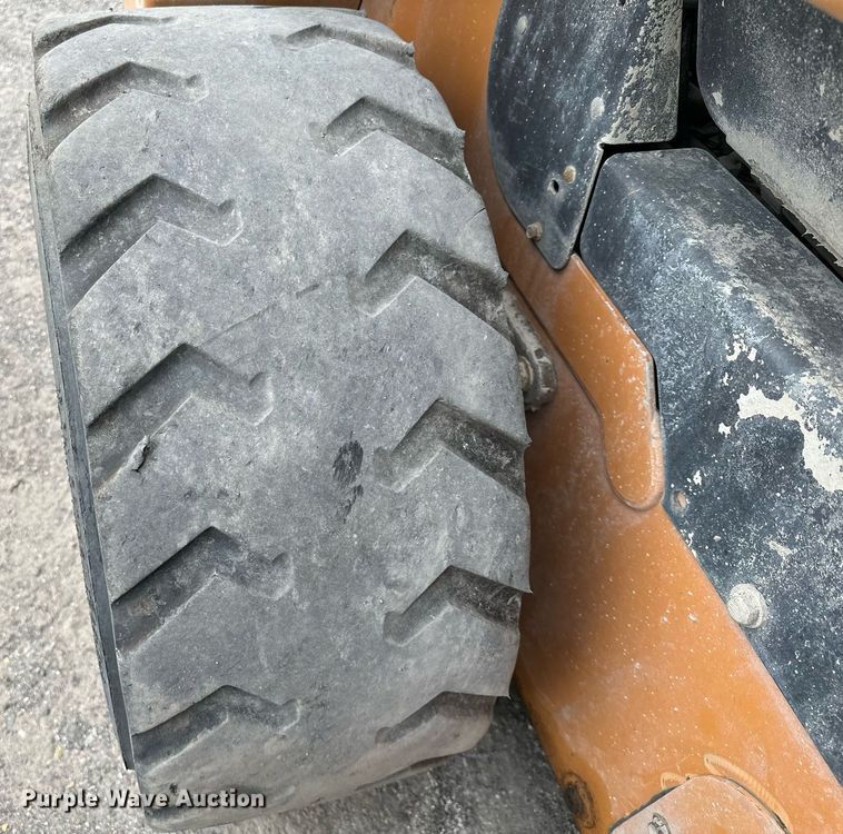 image for item MQ9418 2011 Case SR200  skid steer loader