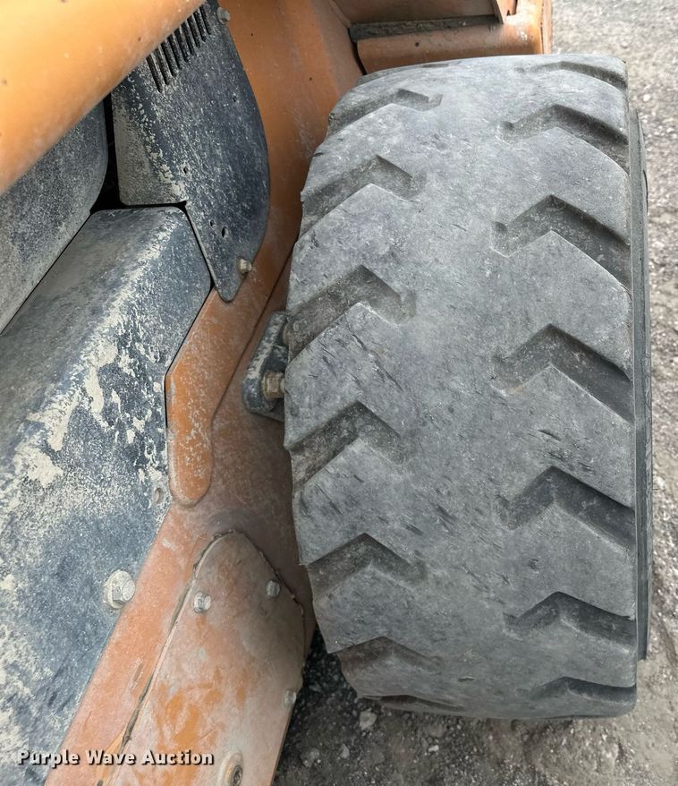 image for item MQ9418 2011 Case SR200  skid steer loader