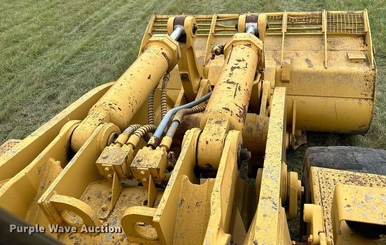image for item MQ9425 1978 Caterpillar 988B wheel loader