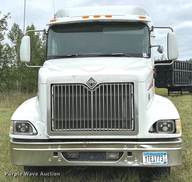 image for item MQ9431 2003 International 9200i  semi truck