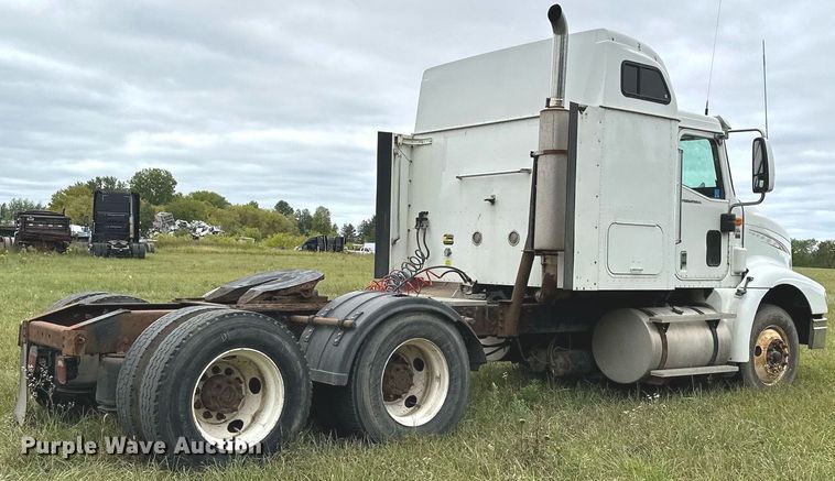 image for item MQ9431 2003 International 9200i  semi truck