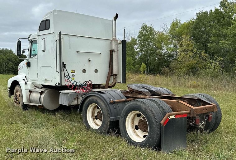 image for item MQ9431 2003 International 9200i  semi truck