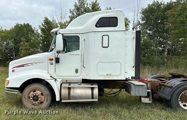 image for item MQ9431 2003 International 9200i  semi truck