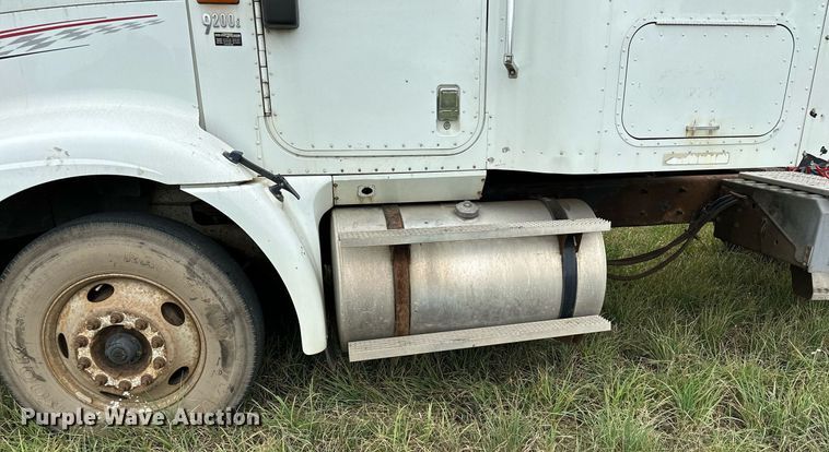 image for item MQ9431 2003 International 9200i  semi truck