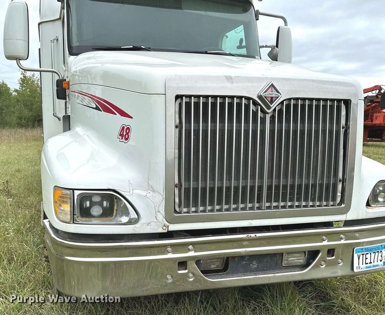 image for item MQ9431 2003 International 9200i  semi truck