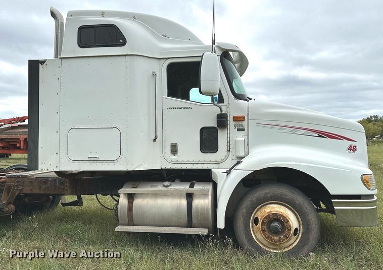 image for item MQ9431 2003 International 9200i  semi truck