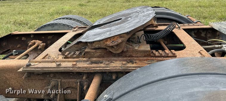 image for item MQ9431 2003 International 9200i  semi truck