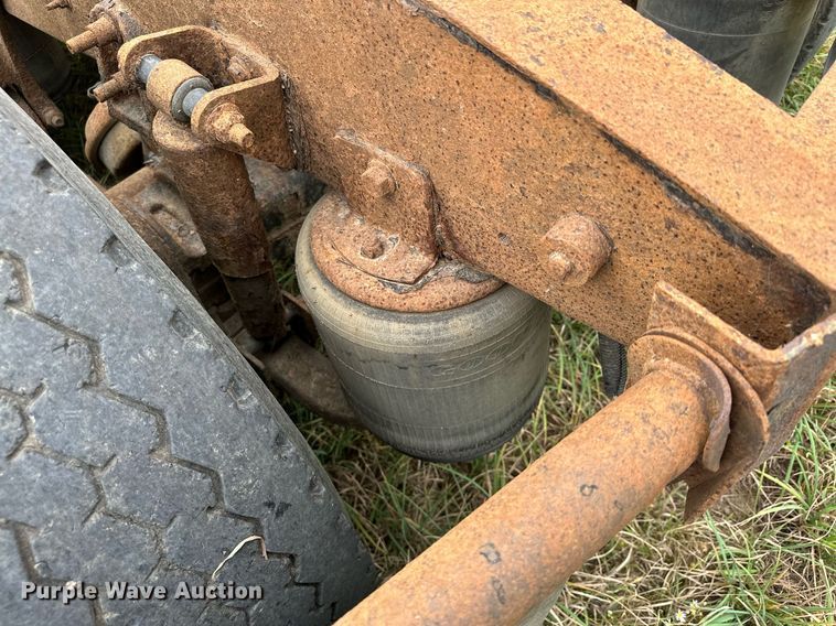 image for item MQ9431 2003 International 9200i  semi truck