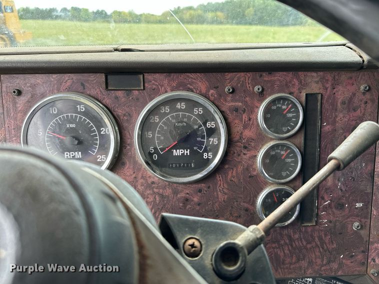 image for item MQ9431 2003 International 9200i  semi truck