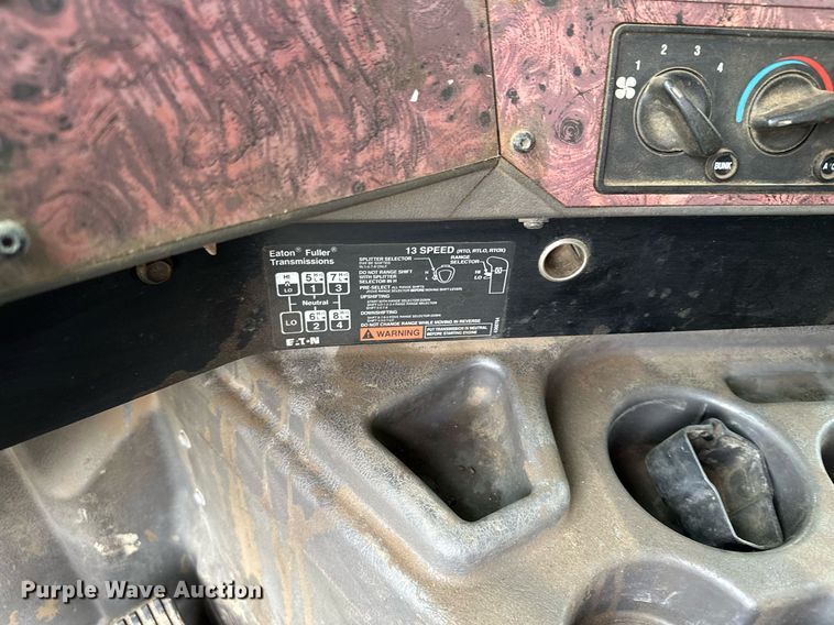 image for item MQ9431 2003 International 9200i  semi truck