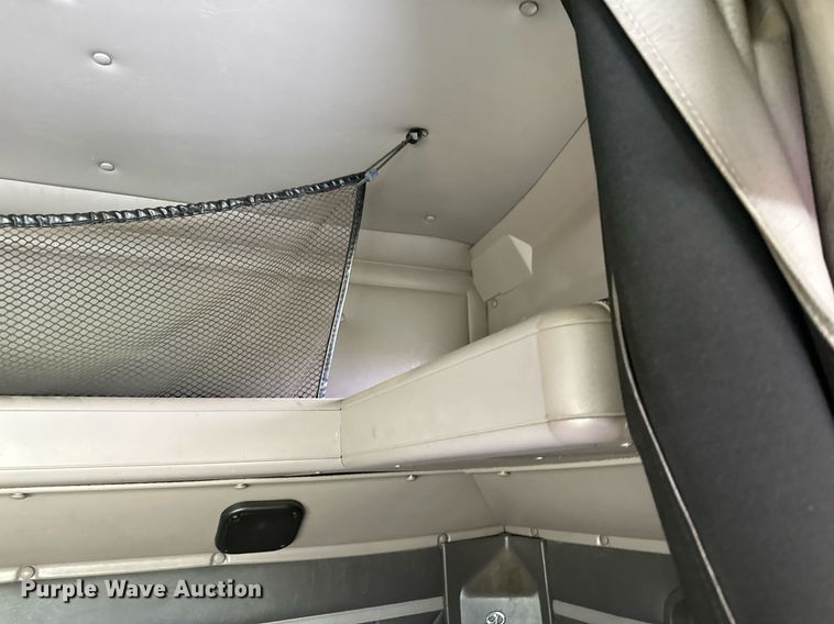 image for item MQ9431 2003 International 9200i  semi truck