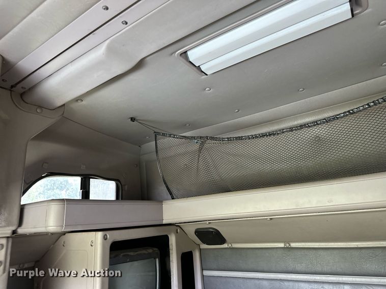 image for item MQ9431 2003 International 9200i  semi truck