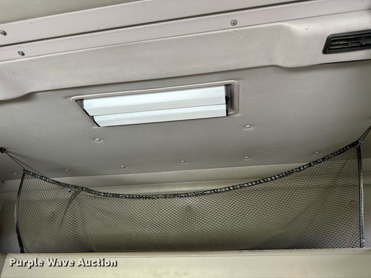 image for item MQ9431 2003 International 9200i  semi truck