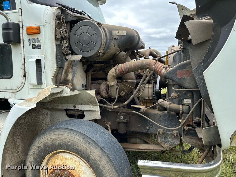 image for item MQ9431 2003 International 9200i  semi truck