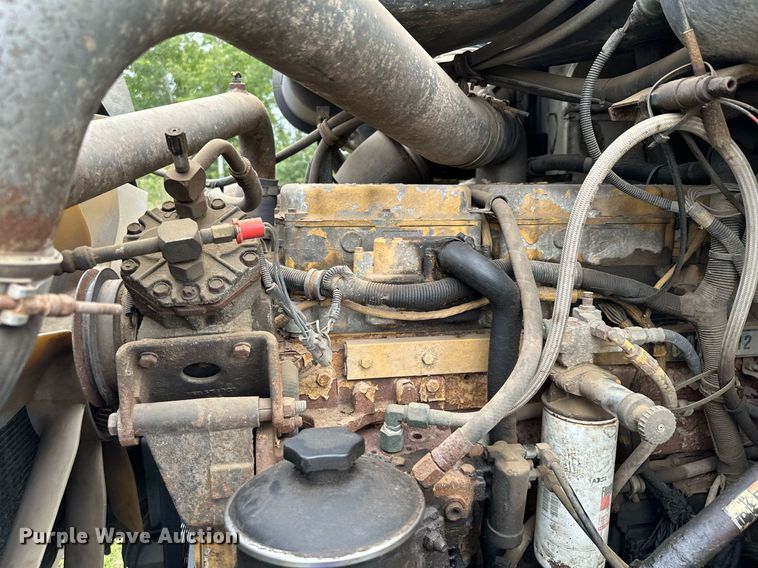 image for item MQ9431 2003 International 9200i  semi truck